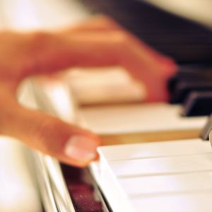 胸大老师色诱学生A片
